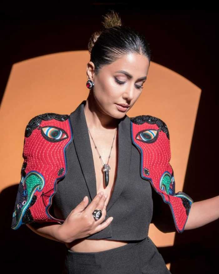 hina khan 16